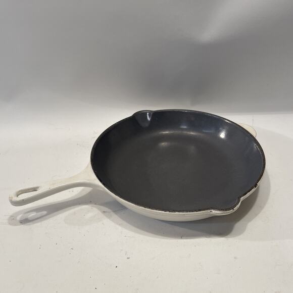 Vtg Le Creuset Enameled Cast Iron Skillet 26 White 10 1/2 " Dual Pour Spout - Picture 8 of 8
